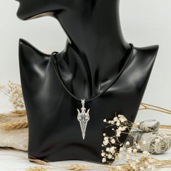 Гунгнир - подвеска в виде копья из серебра 925 на постаменте