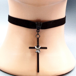 Черный велюровый чокер с подвеской "Серебристый темный крест-кольцо" 1 см.