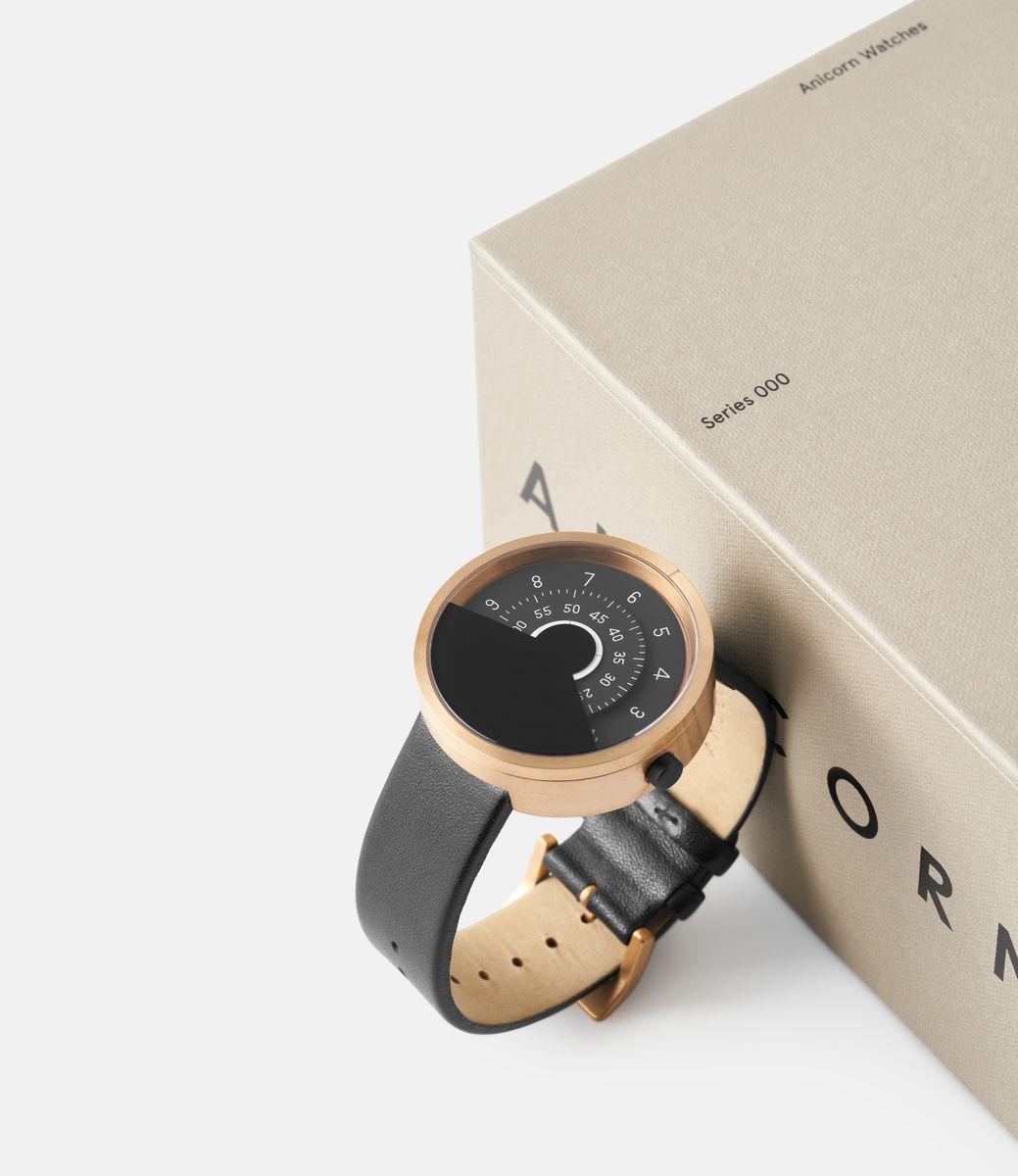 Anicorn Series 000 Rose Gold & Black — часы с дисковым циферблатом