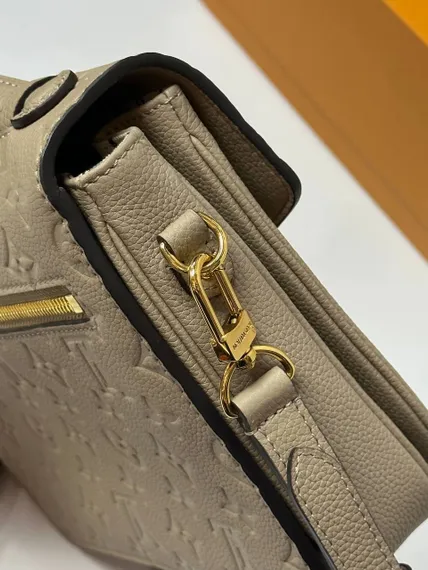 Сумка Louis Vuitton Pochette Metis бежевый