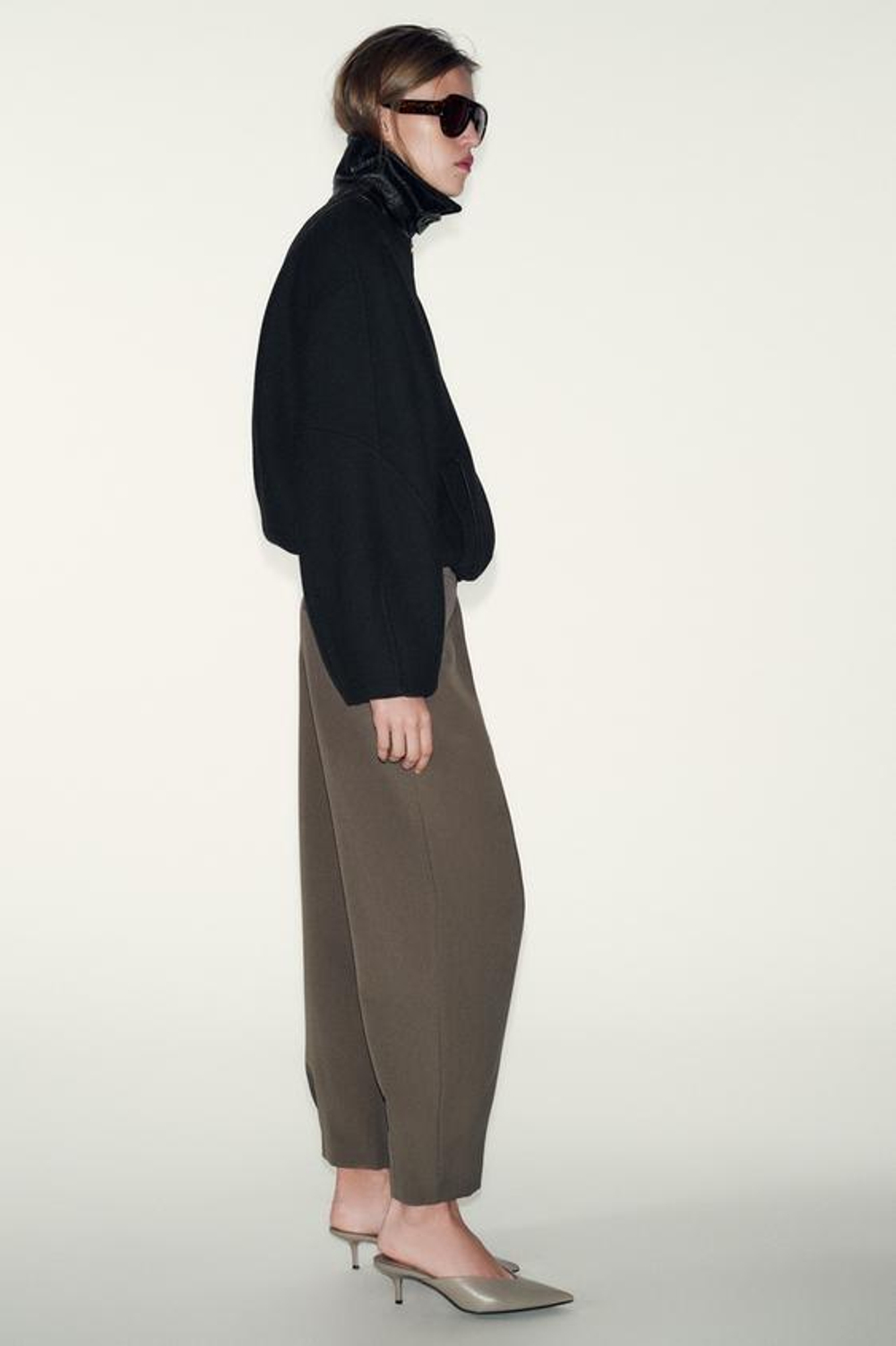 ZARA БРЮКИ CARROT С ЗАЩИПАМИ, СВЕТЛЫЙ ХАКИ