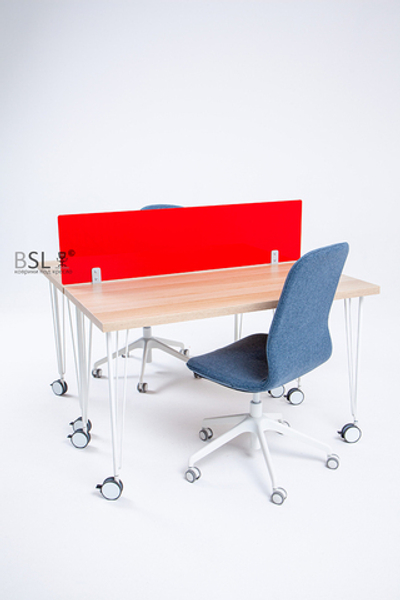 Экран на струбцинах № 01 (серые) красный "глухой"