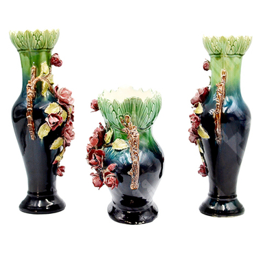 Гарнитур из двух интерьерных ваз и жардиньерки. Майолика, барботин, роспись. Франция. к. XIX в.