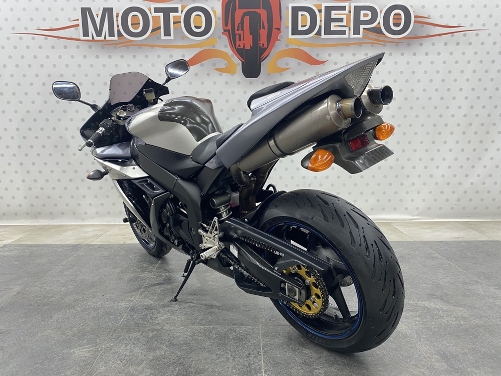 Yamaha YZF-R1 , 2004