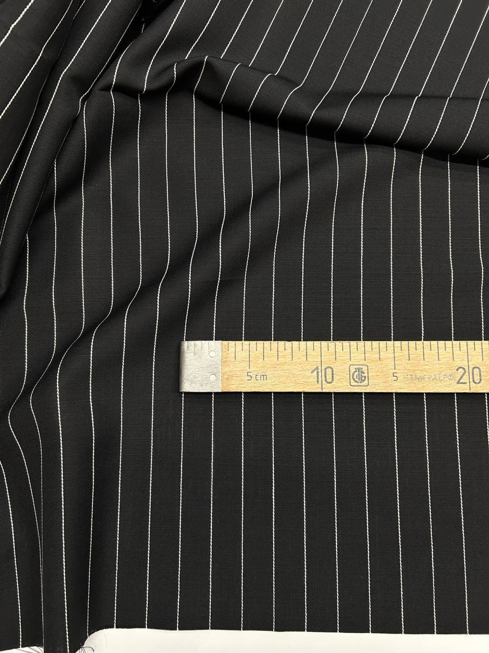 Шерсть костюмно-плательная Raffaele Caruso черная в белую полоску