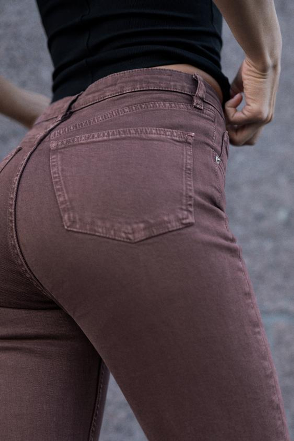 ZARA УКОРОЧЕННЫЕ РАСКЛЕШЕННЫЕ ДЖИНСЫ TRF С ВЫСОКОЙ ПОСАДКОЙ, БОРДОВЫЙ