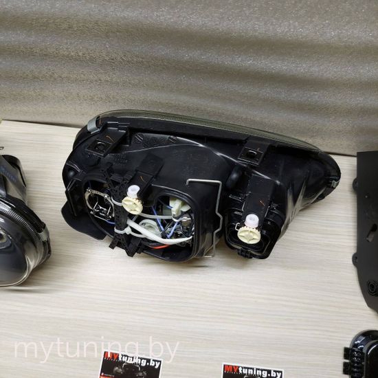 Передние фары VW Golf 4 angel eyes black