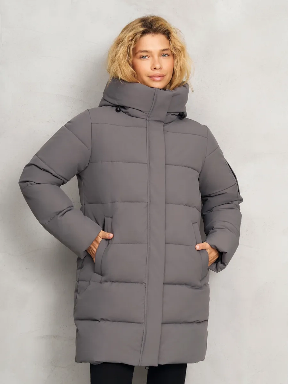 Куртка зимняя удлиненная с капюшоном