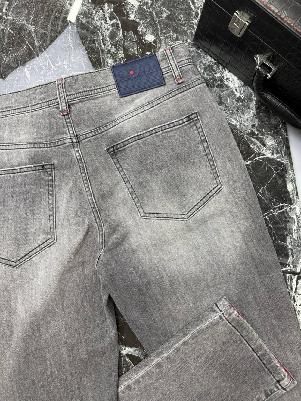 Джинсы Kiton