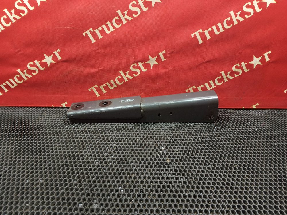 Кронштейн амортизатора кабины передний