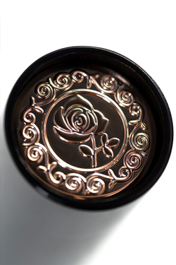 Красный мини-вибратор в виде помады Merlo