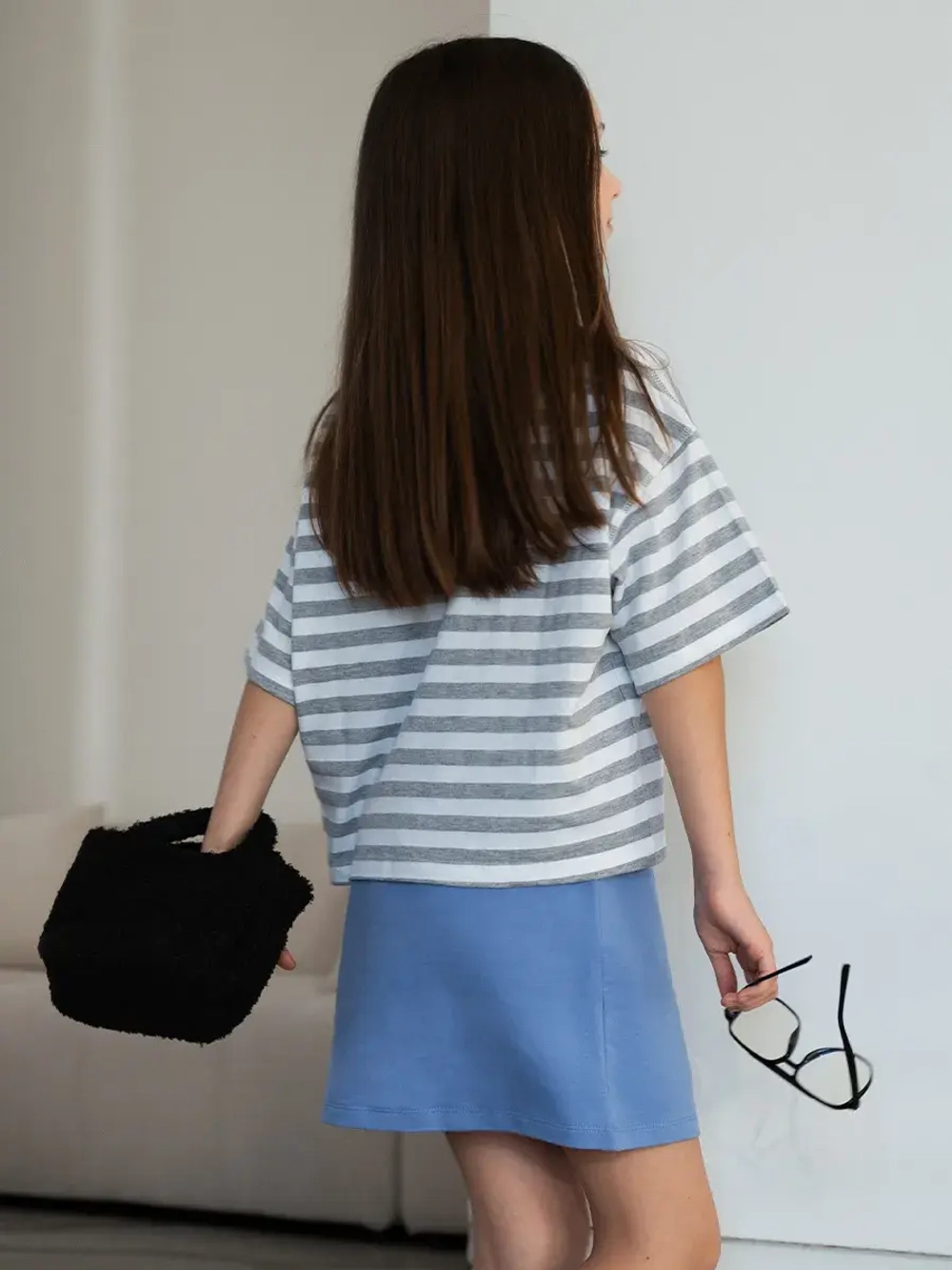 Футболка для девочки в серую полоску