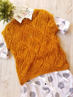 Жилет вязаный ажурный