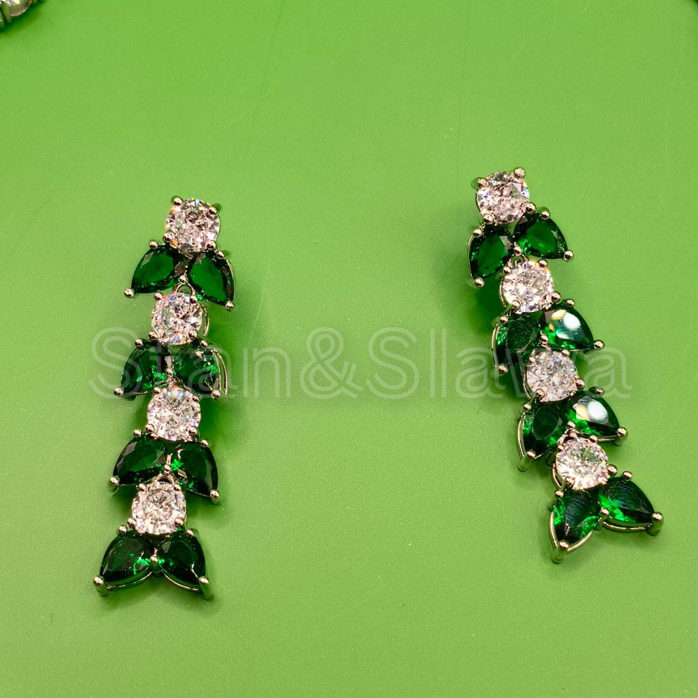 Набор украшений из кубического циркония.