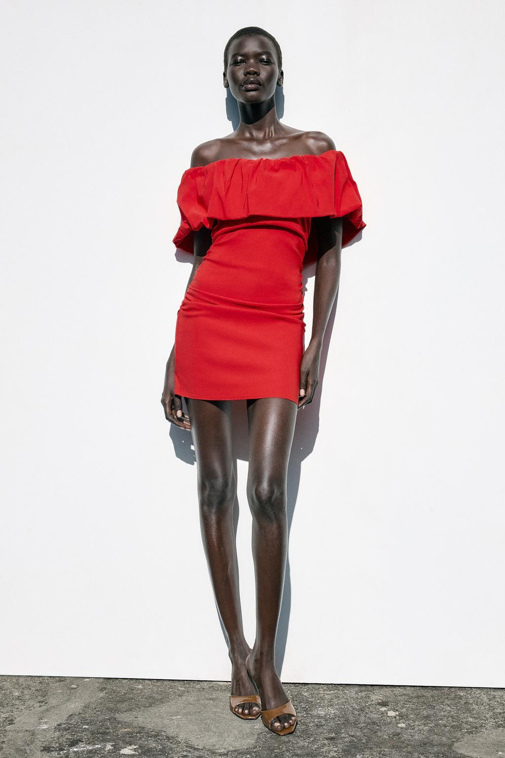 ZARА МИНИ-ПЛАТЬЕ С ВОЛАНОМ, КРАСНЫЙ