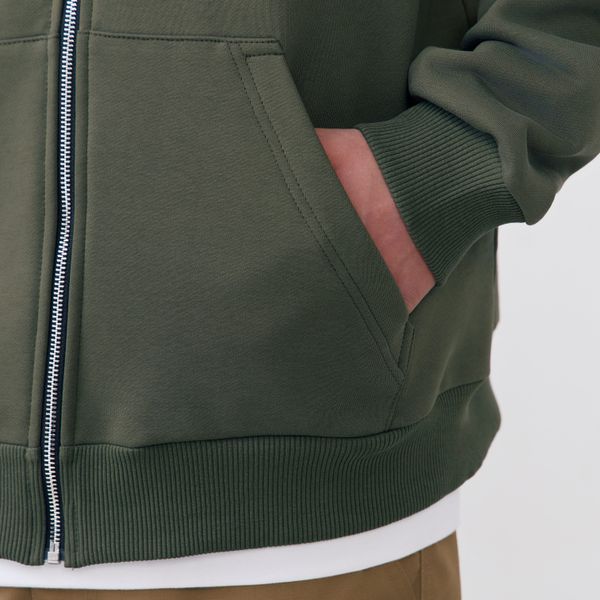 Почему дешёвый мерч в B2B вредит бренду — и как это доказать руководству