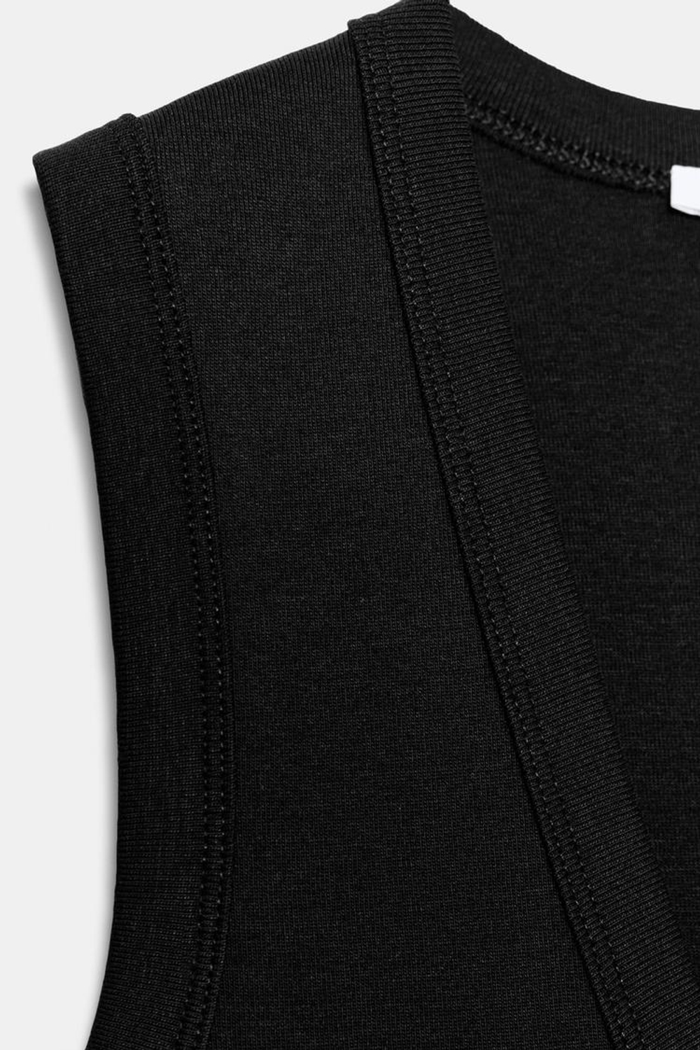 ZARA ХЛОПКОВАЯ ФУТБОЛКА С V-ОБРАЗНЫМ ВЫРЕЗОМ, ЧЕРНЫЙ