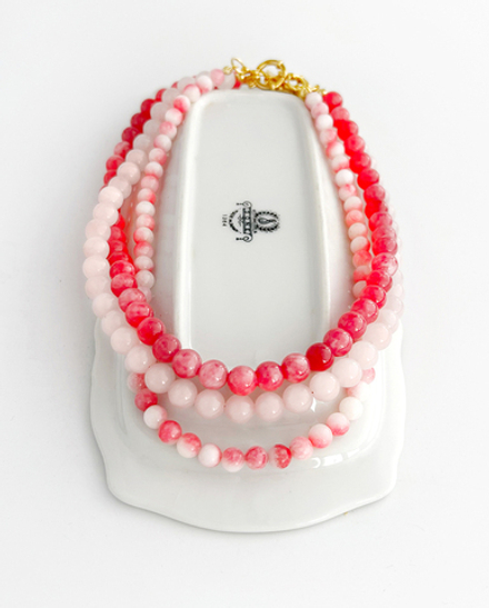 Колье из бусин камня Cheeks