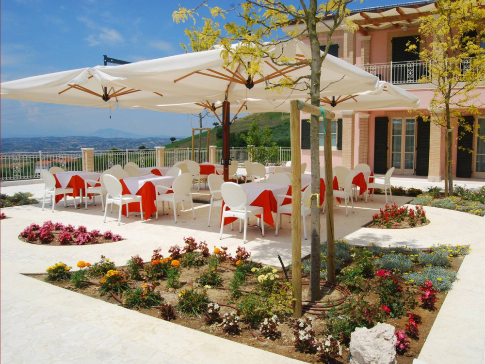 Зонт профессиональный четырехкупольный 7х7 м Scolaro Wood Poker, имитация ироко, слоновая кость