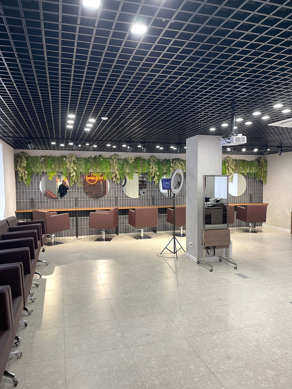 Озеленение искусственной зеленью офиса компании «Profcosmo»