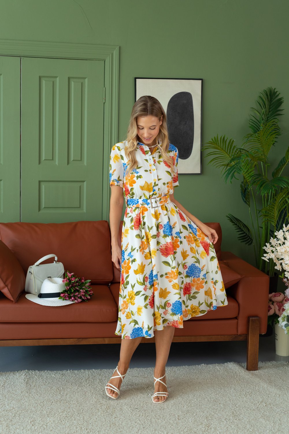 Платье с яркими цветами из шифона