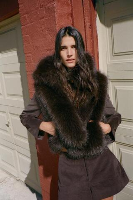 ZARA ЖИЛЕТ ИЗ ИСКУССТВЕННОГО МЕХА, КОРИЧНЕВЫЙ