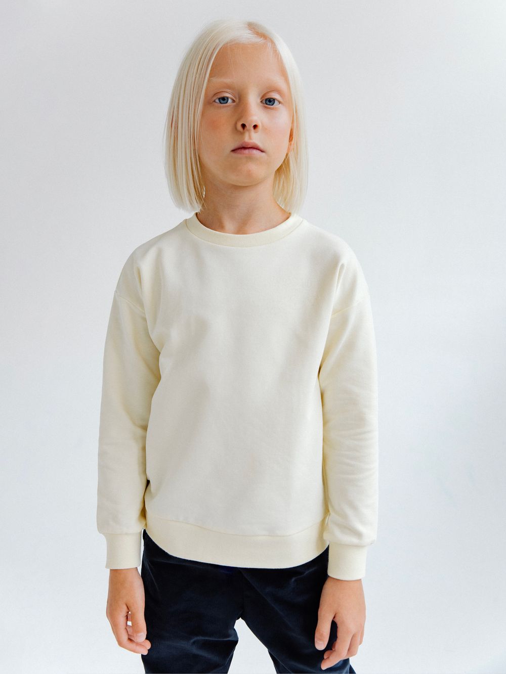Свитшот сливочного цвета