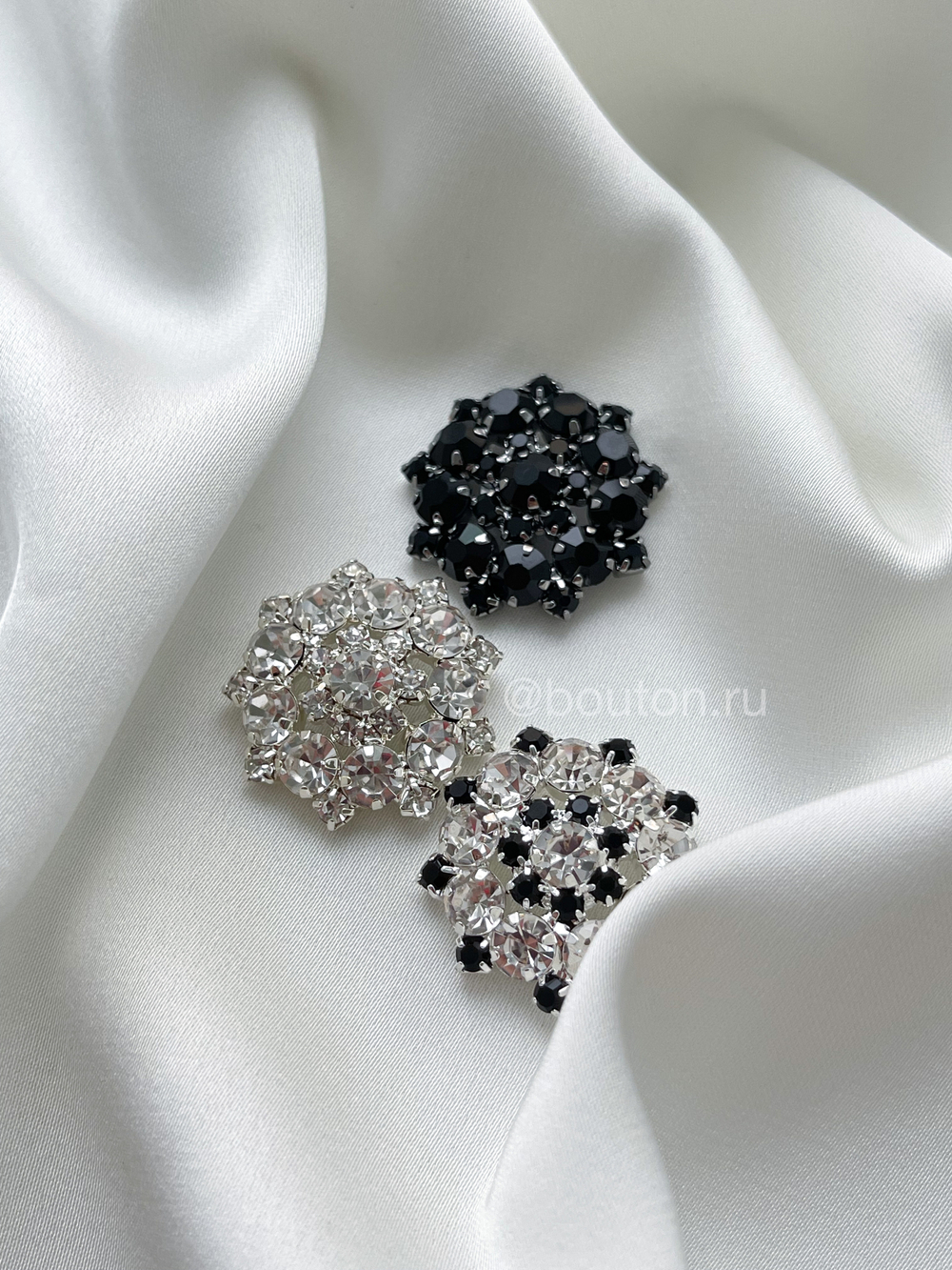 Пуговицы Стразы1 серебристые с черными деталями