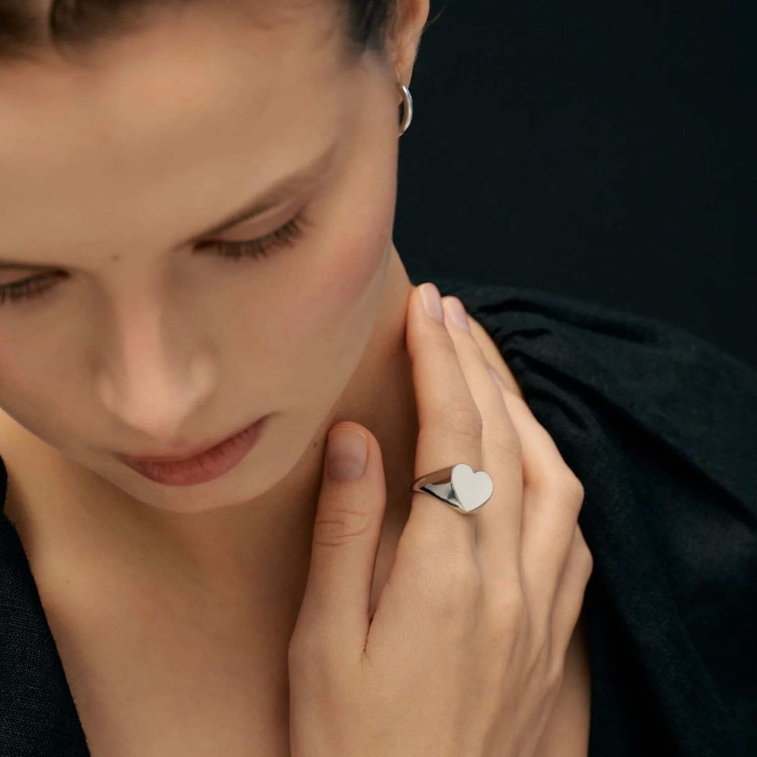 Кольцо-печатка Silver Big White Heart Ring