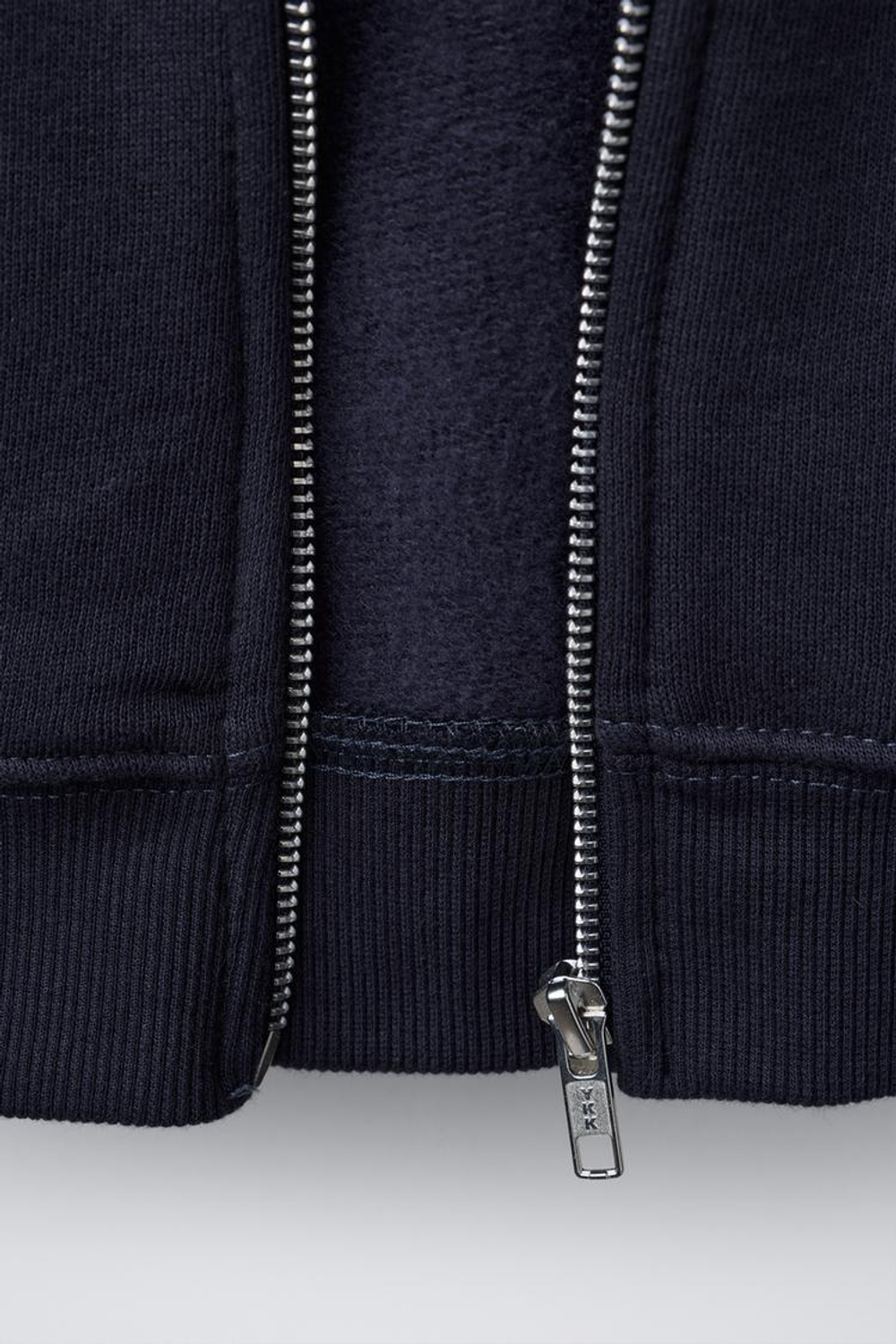 ZARA ТОЛСТОВКА НА МОЛНИИ С ВЫШИВКОЙ «МЕДВЕДЬ», СИНИЙ