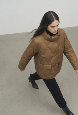 Легкая куртка на пуху