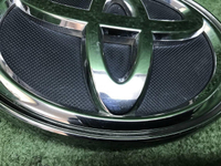 Эмблема решетки радиатора Toyota Fortuner 2 15-нв