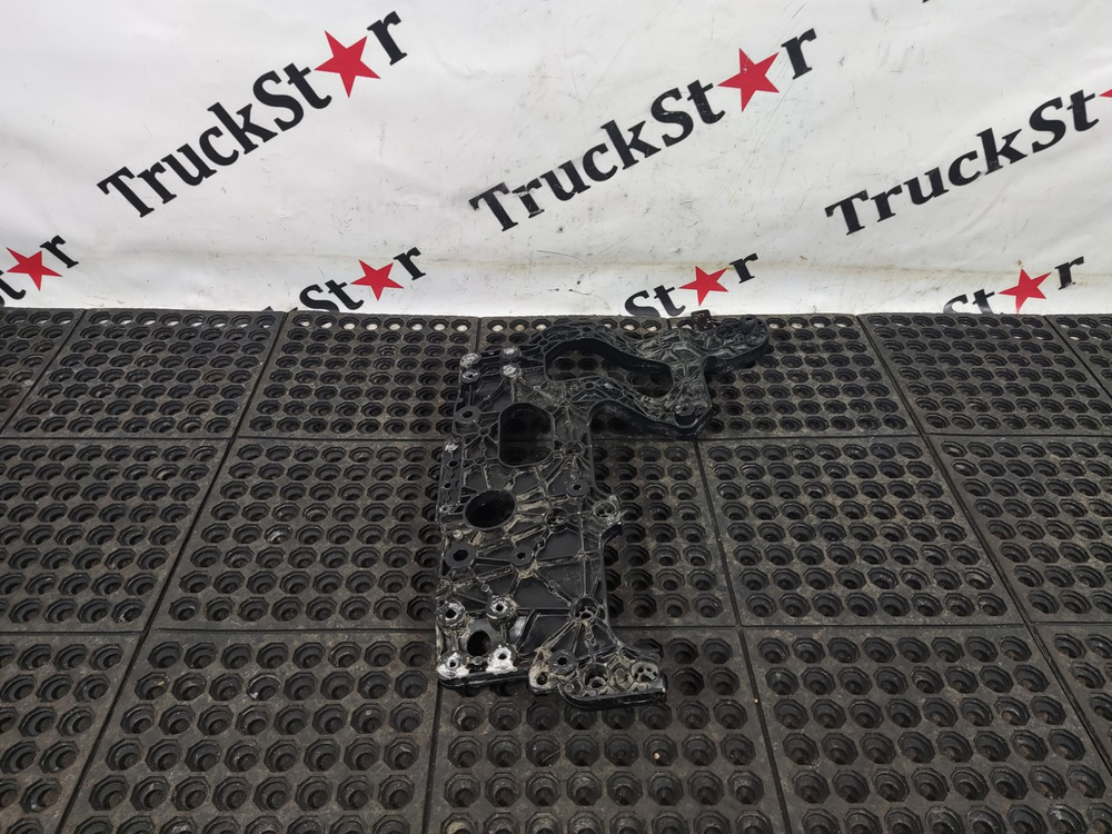 Кронштейн противотуманной фары левый 2023г