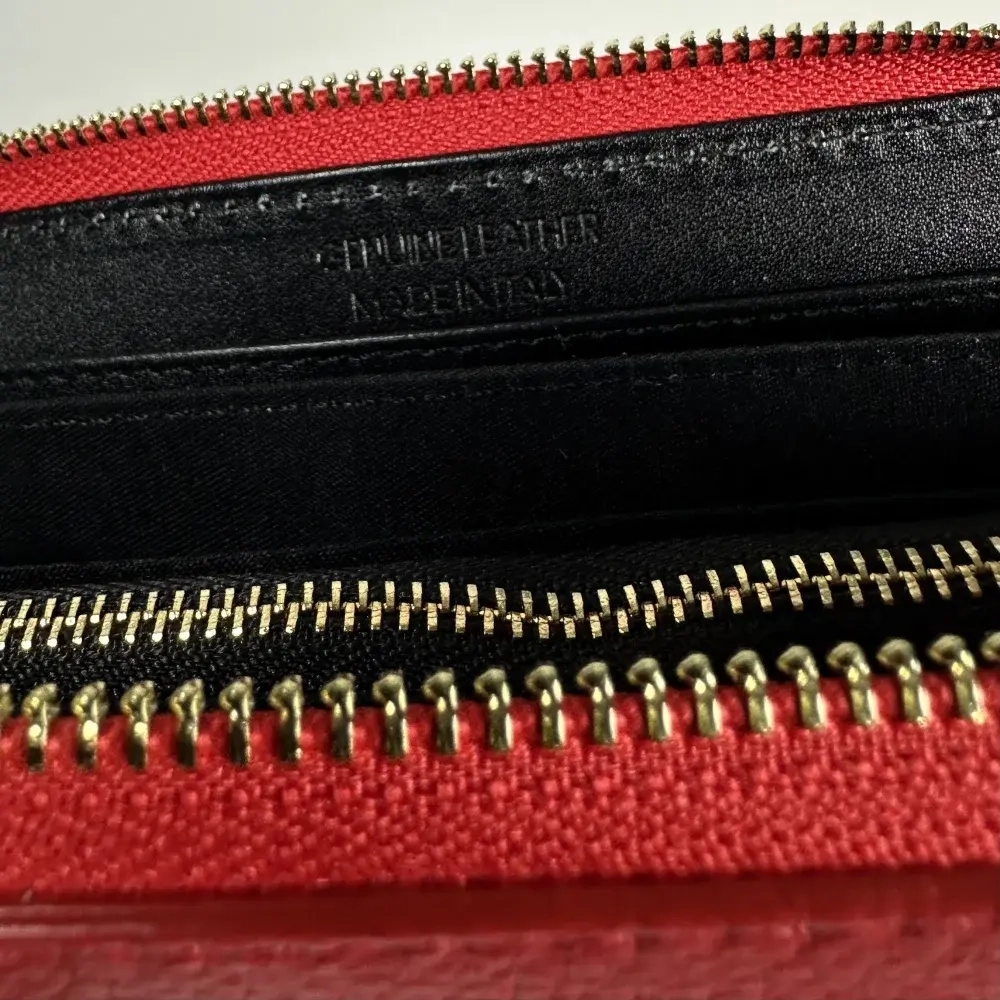 Женский красный кошелек на молнии