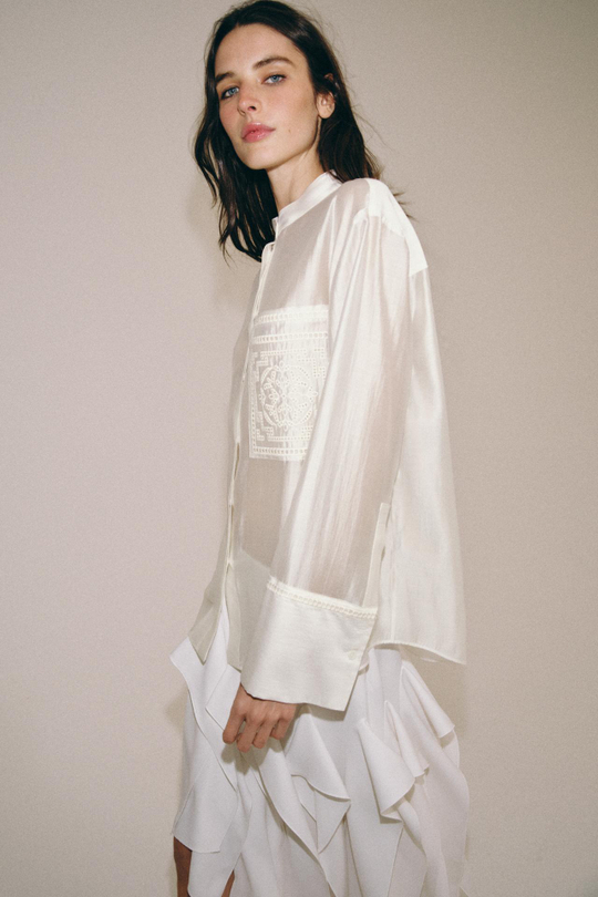 ZARA РУБАШКА С ВЫШИВКОЙ И КАРМАНОМ — ZW COLLECTION, БЕЛЫЙ