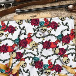 Ткань лён розы с шипами и черепа на белом фоне