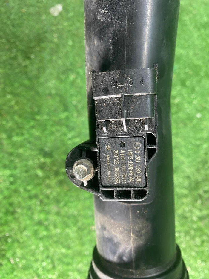 Патрубок интеркулера LR Discovery Sport (19-нв)