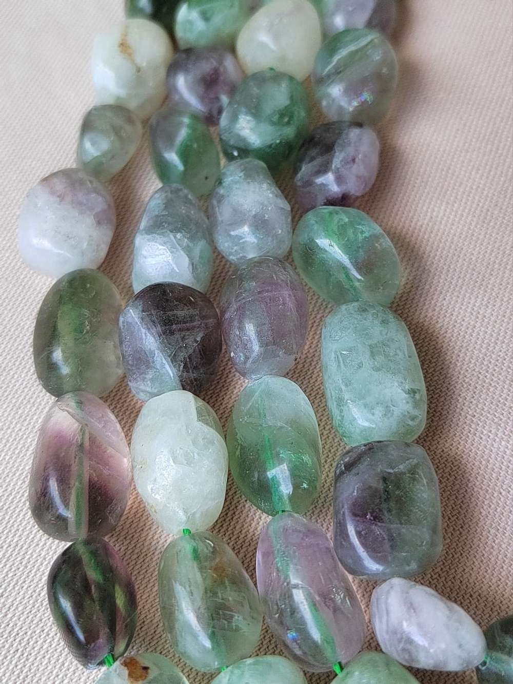 1115-ф Флюорит галтовка 11*15мм, нить 18,5см