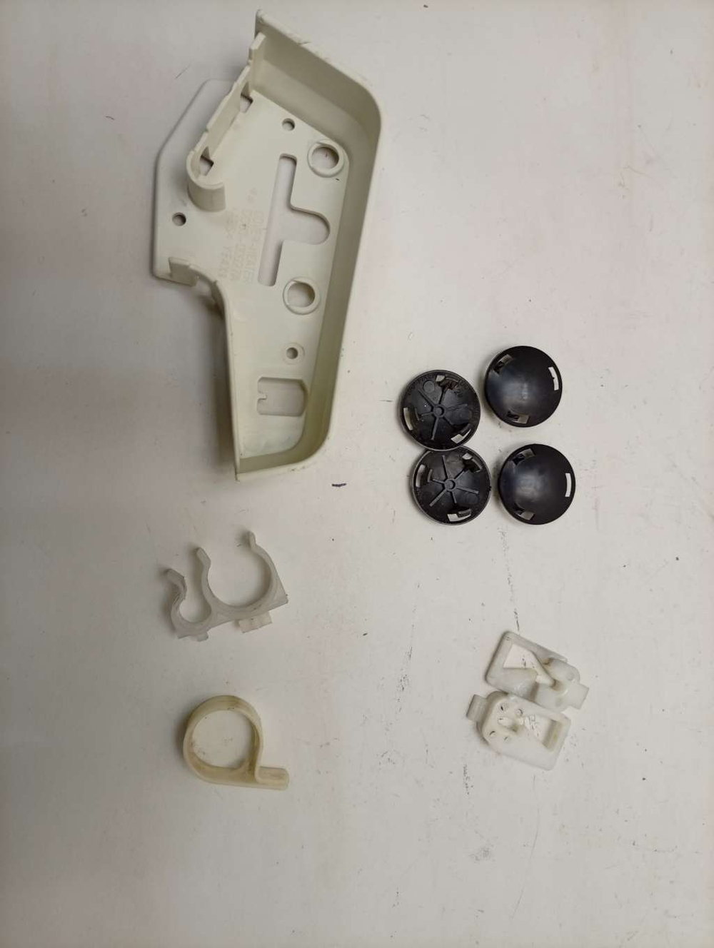 WF8500NMW/YLP кт25 Пластиковый крепеж, защёлки и заглушки для стиральной машины Samsung б/у