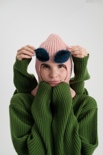 Розовая балаклава с темно-синими бровями из меха норки