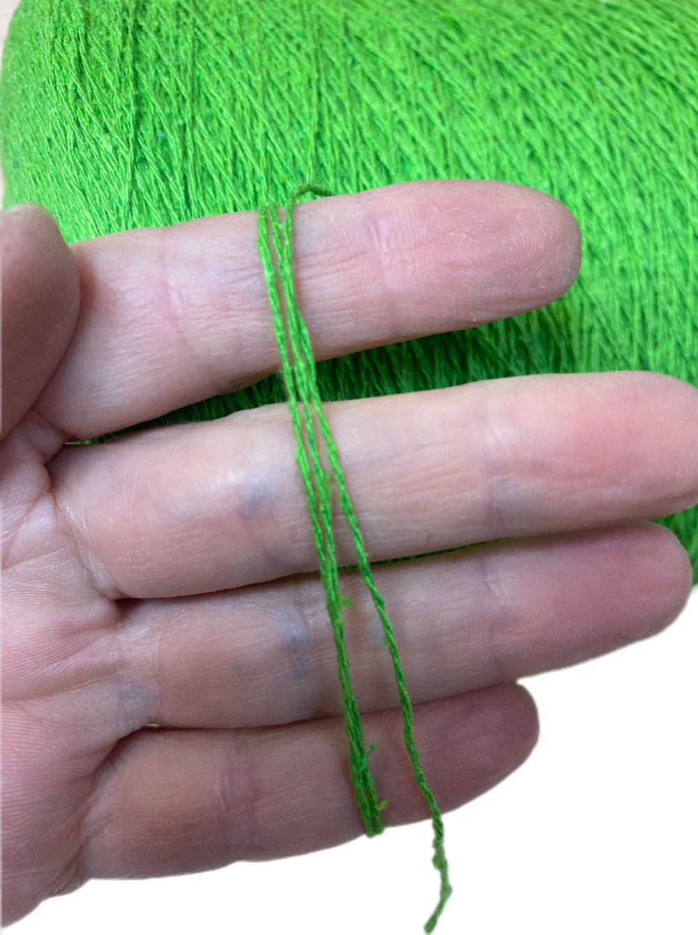 Пряжа на бобине 230 г(Италия) 100% буретный шелк 100г-750 м