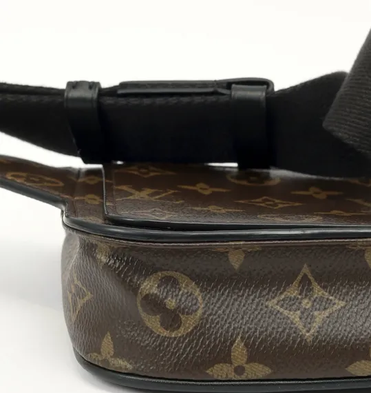 Сумка-слинг Louis Vuitton S-lock