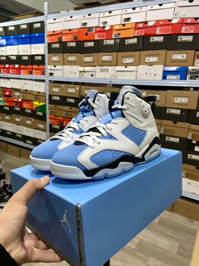 Jordan 6 Retro "UNC White"