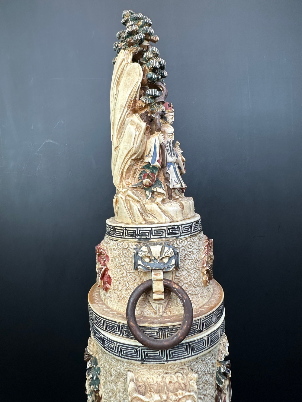 Большая изысканная резная ваза из кости