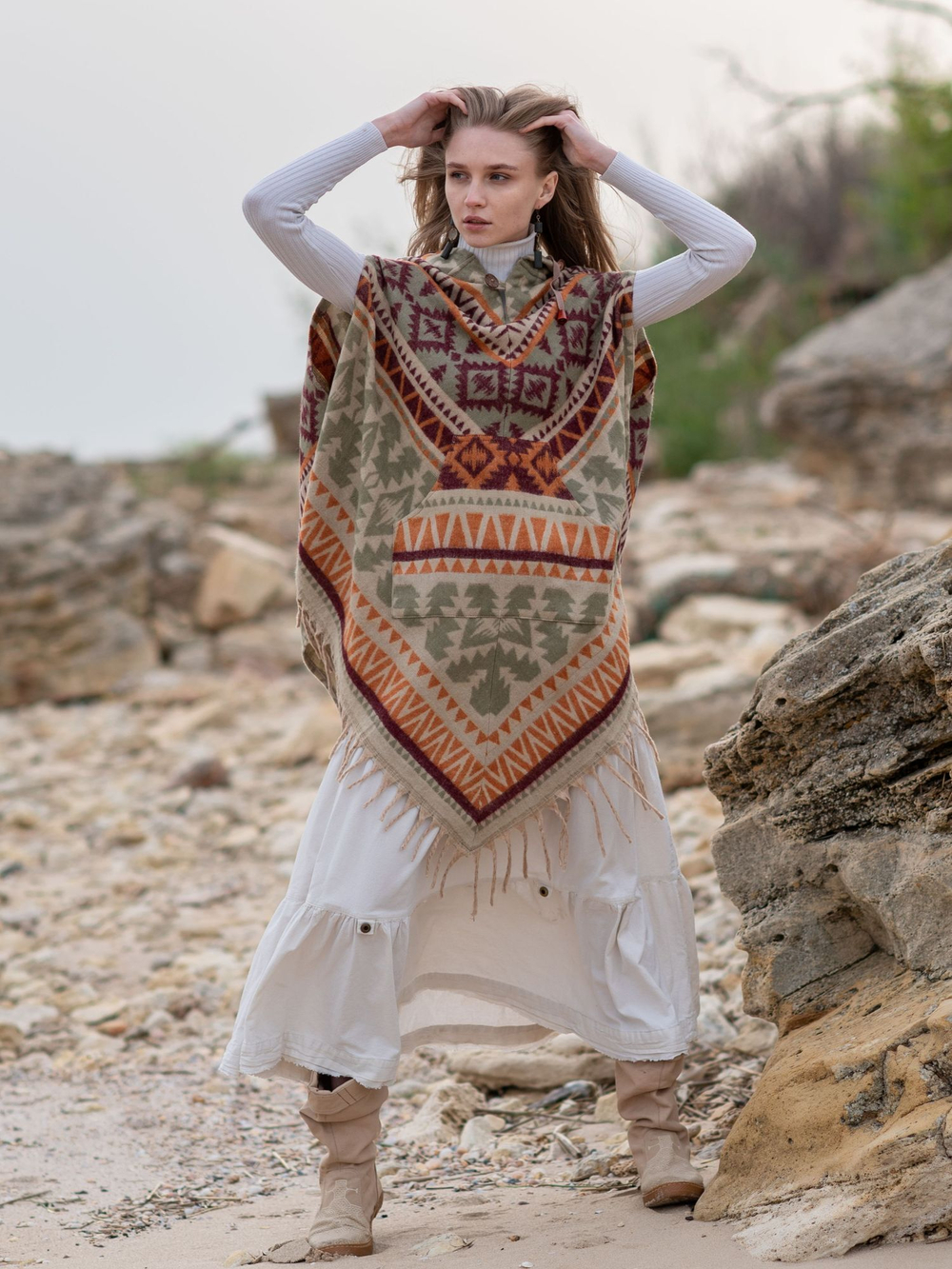 Пончо женское шерстяное с орнаментом