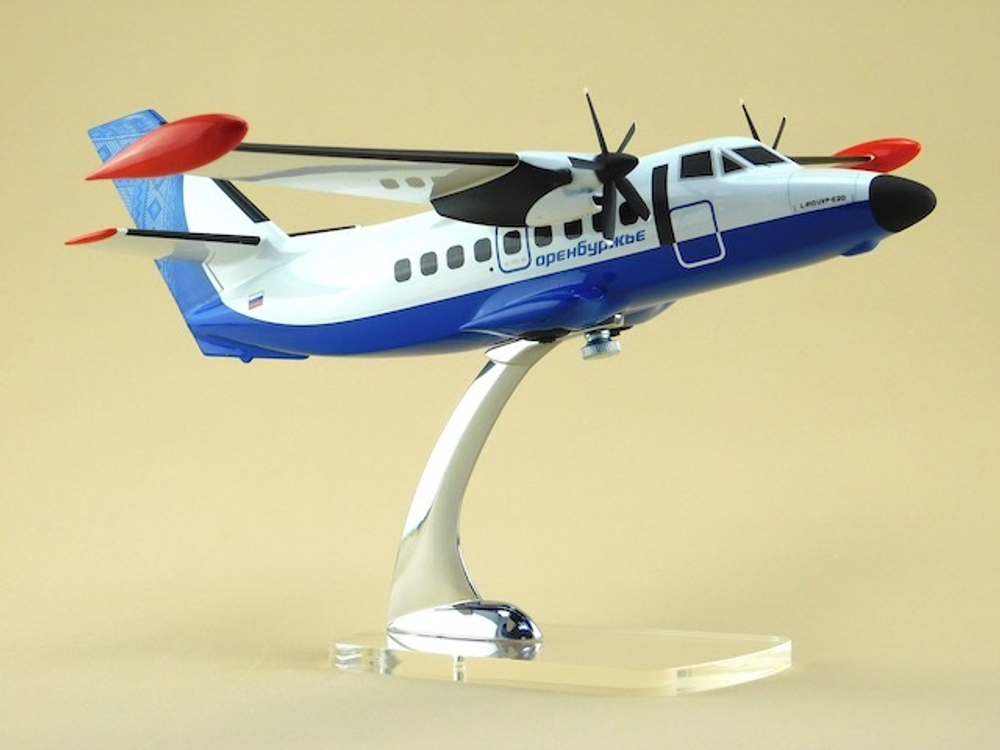 Модель самолета L-410 (М1:48, Оренбуржье)