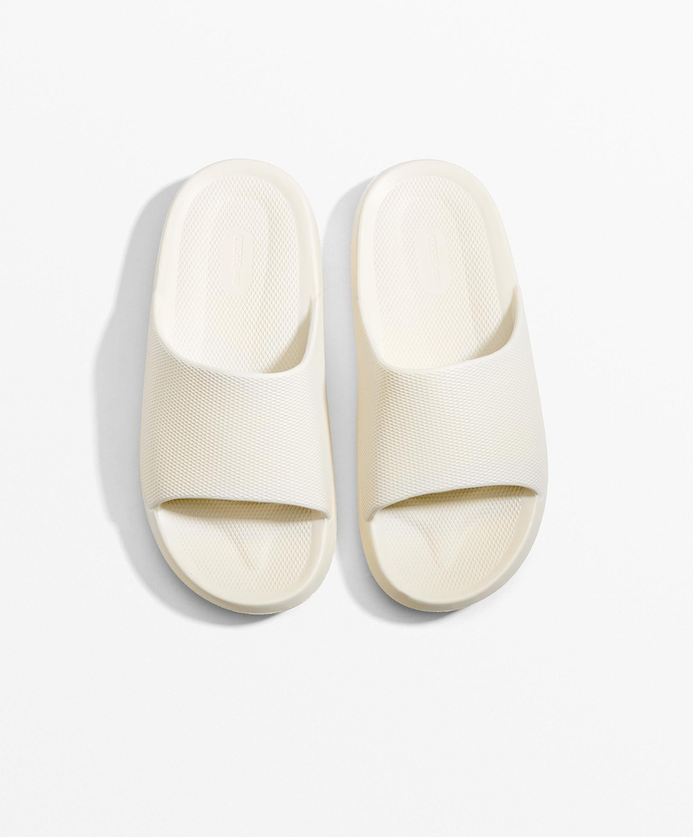 Oysho Пляжные шлепанцы, экрю