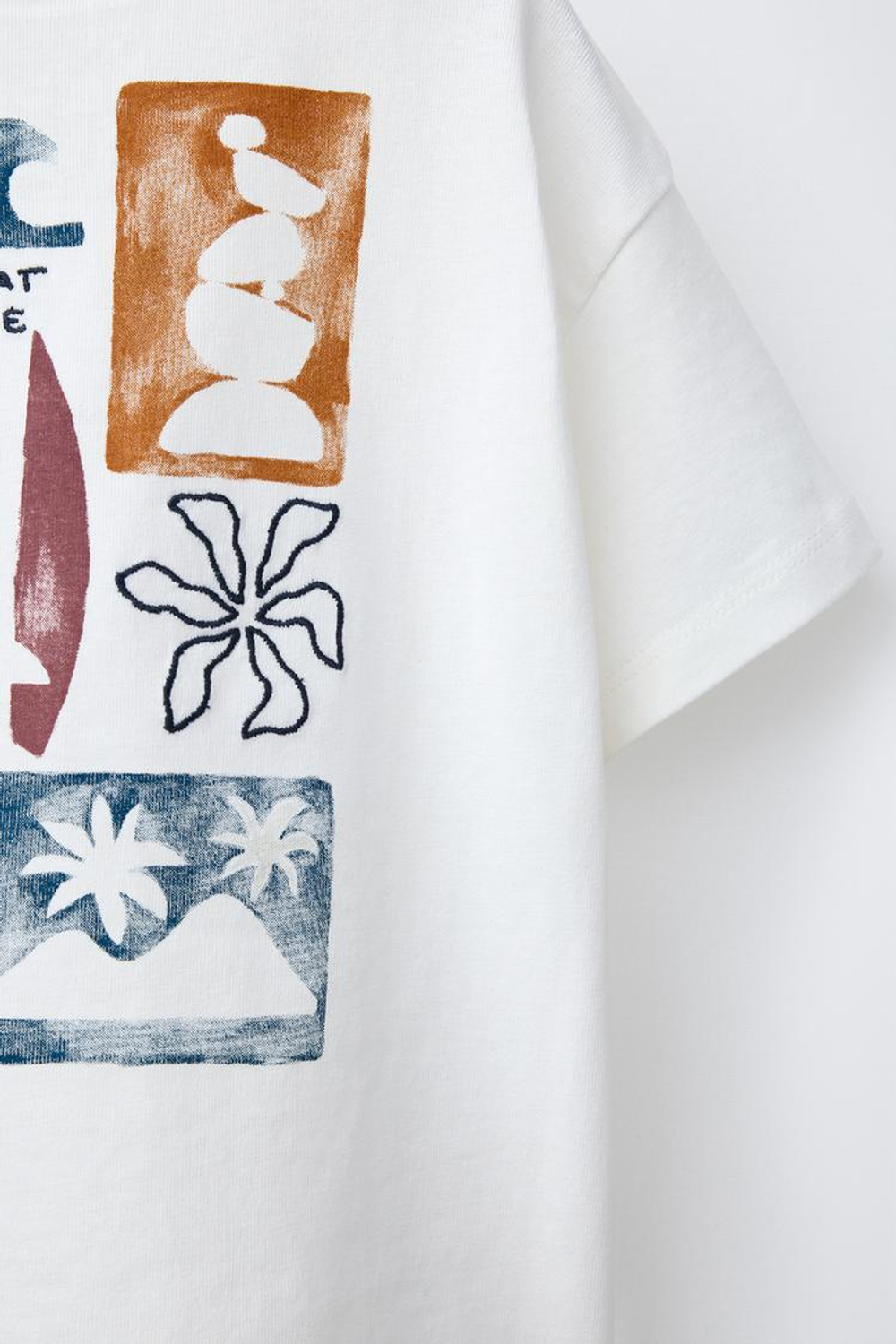 ZARA ФУТБОЛКА С ПРИНТОМ И ВЫШИВКОЙ, БЕЛЫЙ