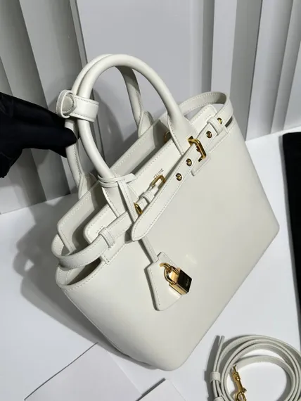 Сумки CELINE TEEN CONTI из натуральной телячьей кожи белая