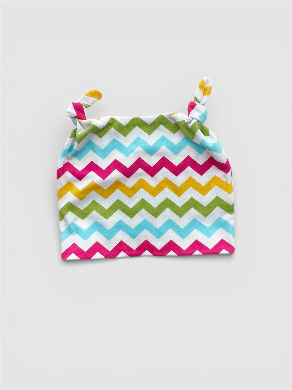 Легкая шапочка с двумя узелком